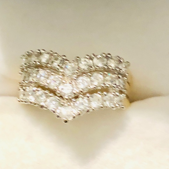 DONATED-14K Yellow Gold and 3 Rows of diamonds. - Picture 2 of 7